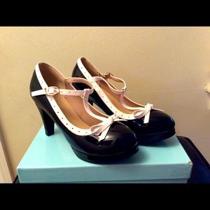 New Platform round toe pumps